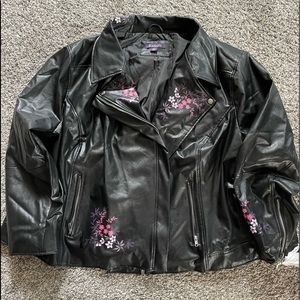 Ladies leather jacket w/ pink&purple flowers size 32w (3x in Roman’s)